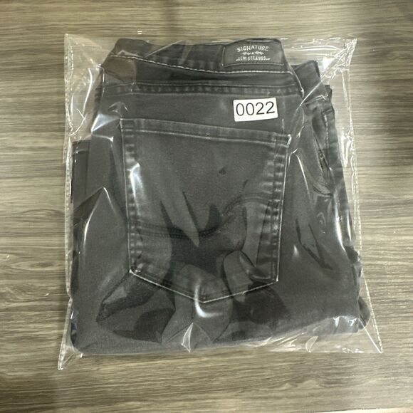 Signature Levi's Modern Boot Cut Jeans Women's Size 34X30 Black Denim Mid Rise - Picture 13 of 13